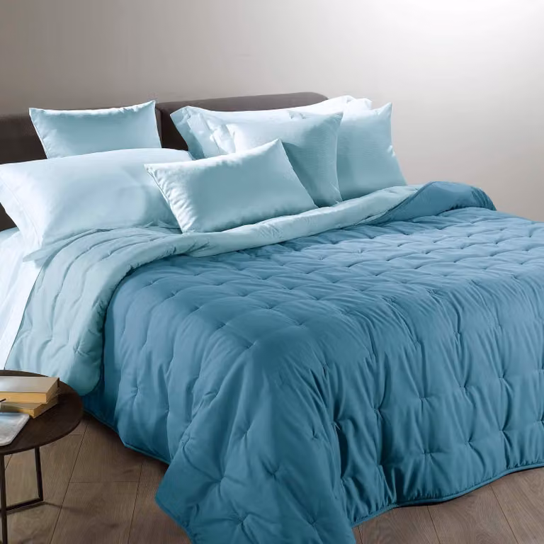 Copertura per letto Mia Calduccia, in microfibra, colore celeste, 100% poliestere