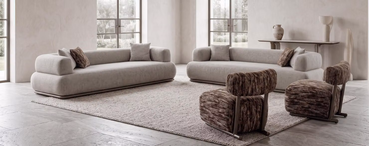 Set di mobili eleganti color beige, composto da un divano a quattro posti, un divano a tre posti e due poltrone