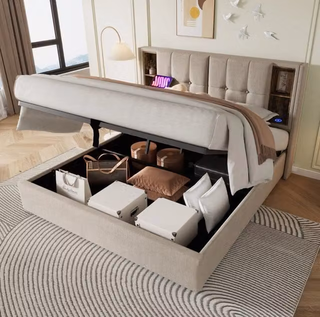 Letto matrimoniale 180x200 cm con testiera in lino naturale, ricarica wireless, USB e porta Type-C integrati, contenitore con rete a doghe in legno di pino