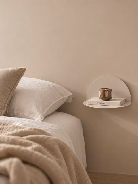 Comodino Moon bianco Kenay Home sospeso in metallo