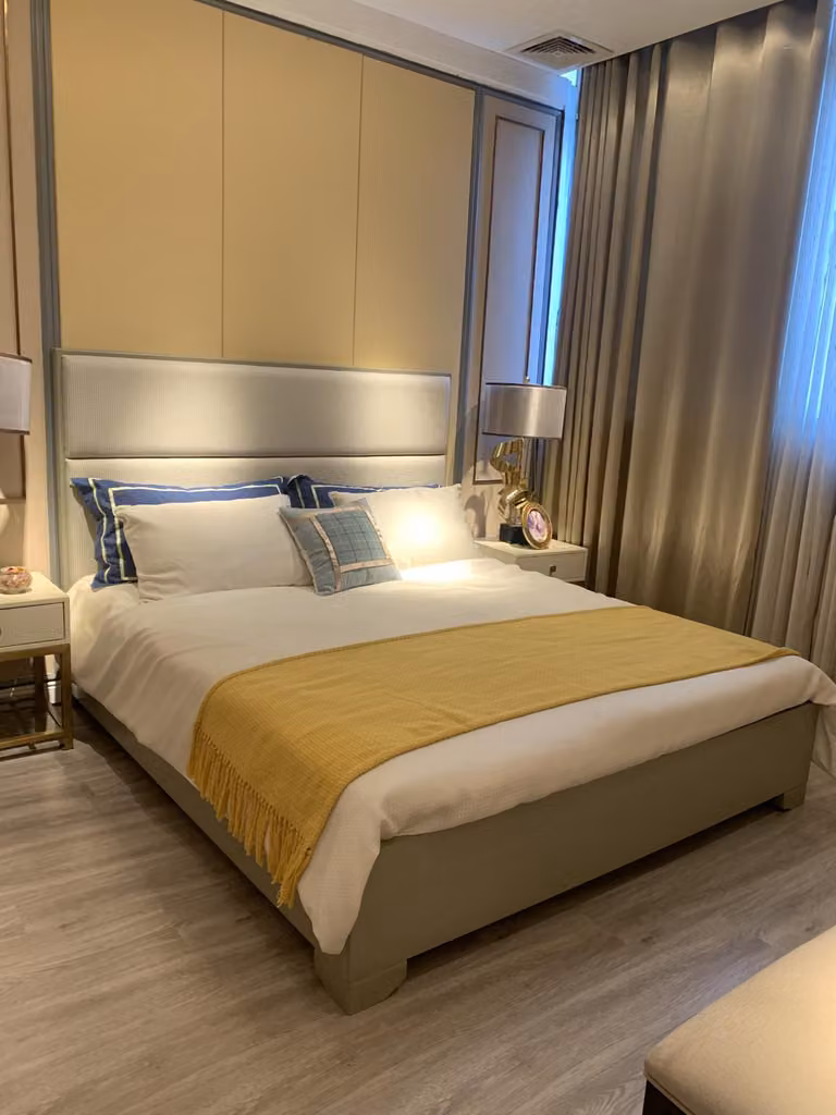 Bett Doppelbett Betten Möbel Einrichtung Schlafzimmer Design Stoff Textil