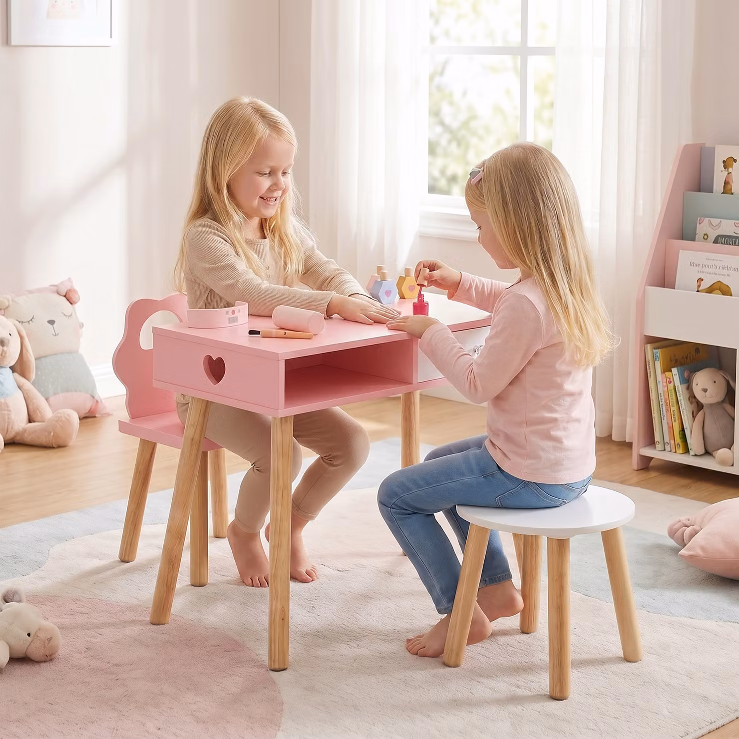 Set 2 in 1 Costway tavolo manicure e toeletta per bambini con 2 sedie, scrivania in legno con cassetto e scomparto, rosa