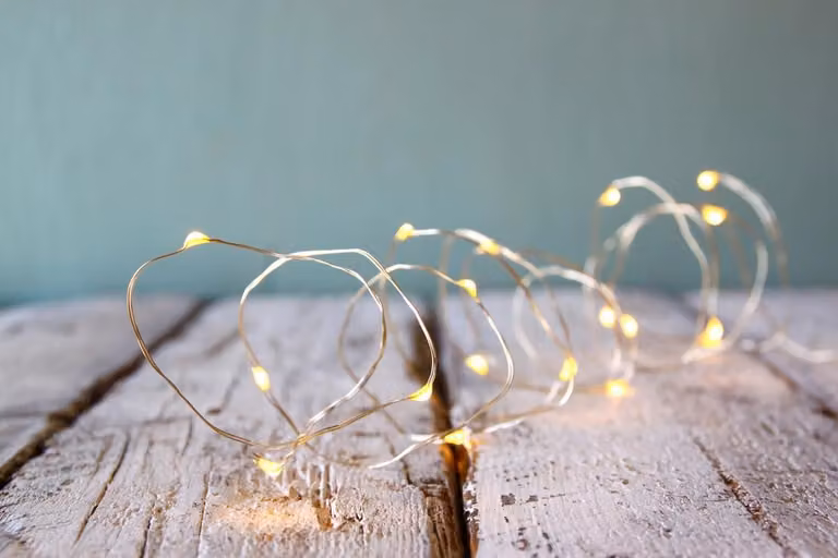 Catena luminosa a LED, luce bianco caldo, 4,9 metri, alimentata a batteria