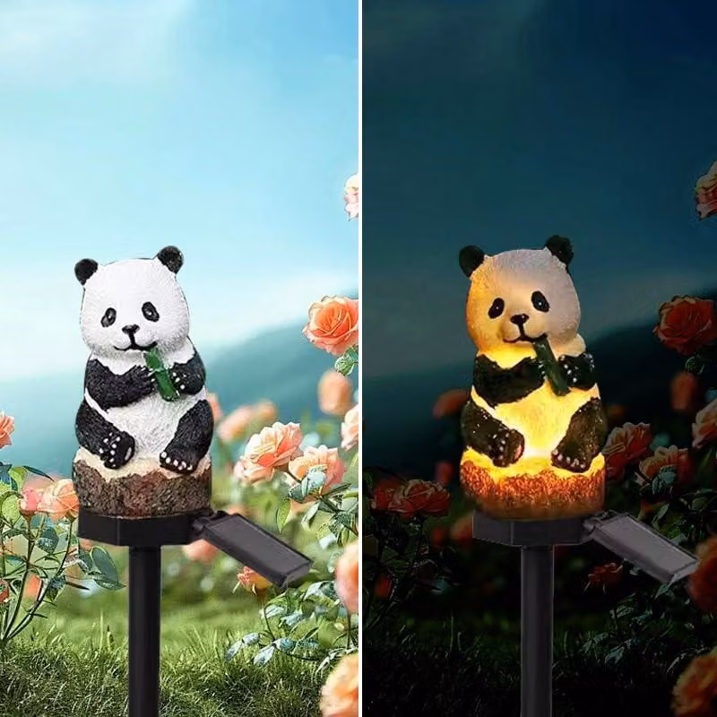 Lampada solare a forma di panda, realizzata in resina, ideale per la decorazione del giardino, con tecnologia LED e resistente all'acqua