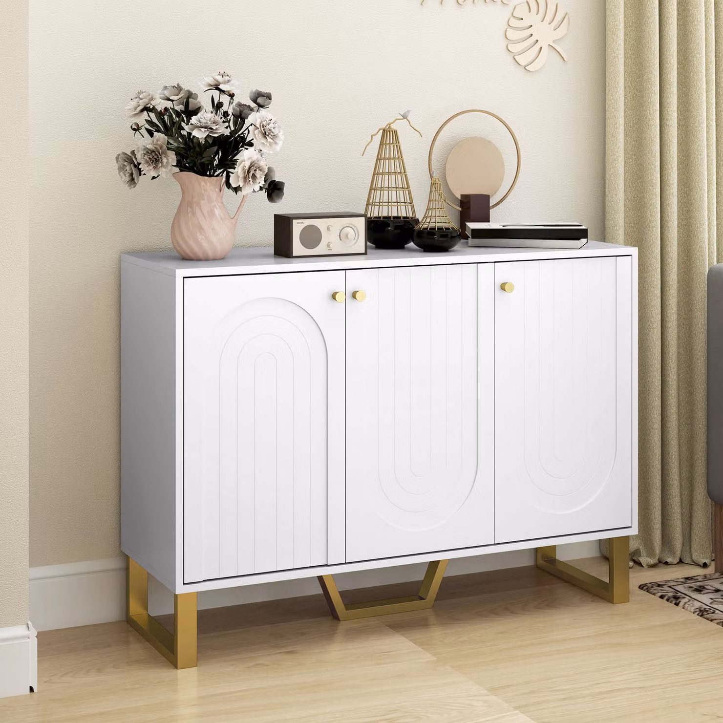 Buffet HOMCOM per soggiorno e sala da pranzo con ante e ripiano regolabile, bianco e oro, L 106,5 x P 35 x H 77,5 cm – 2