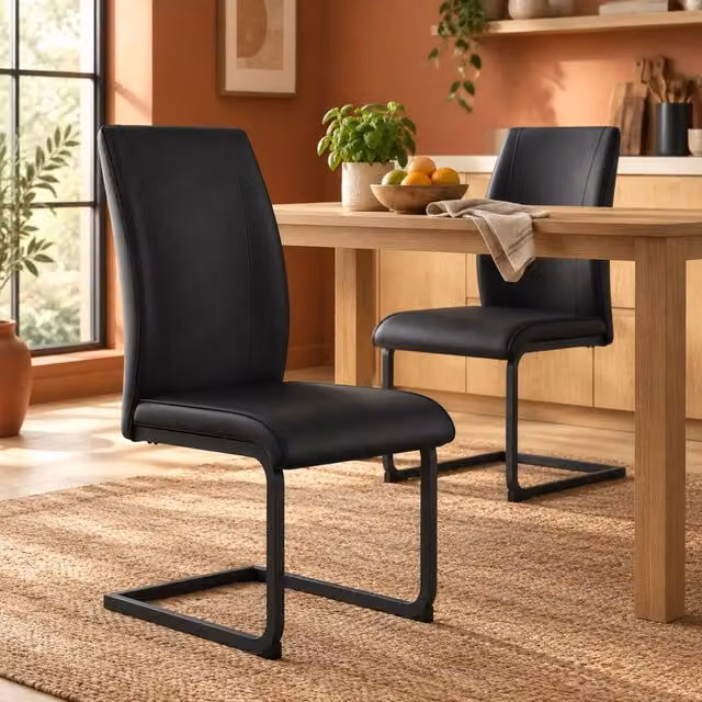 Sedia da pranzo moderna MIVRAY in similpelle nera con struttura in metallo nero opaco – 1