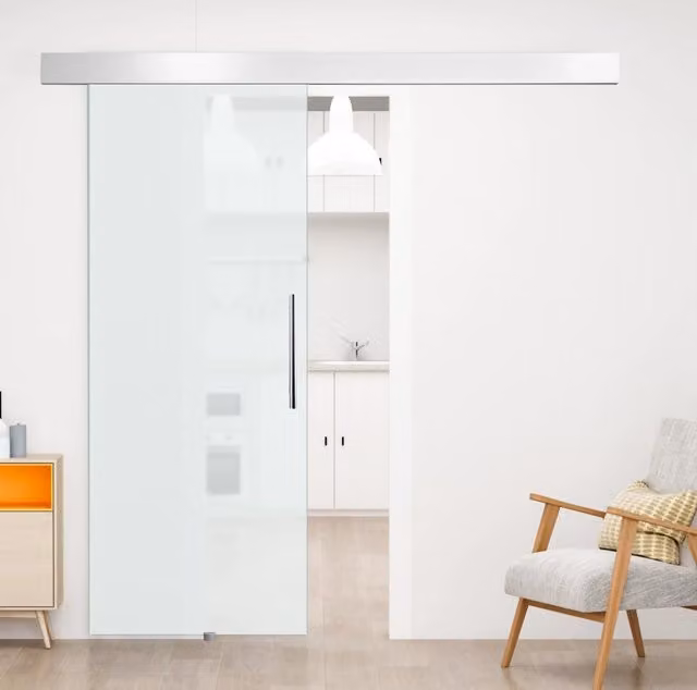 Porta scorrevole in vetro satinato con binario in alluminio
