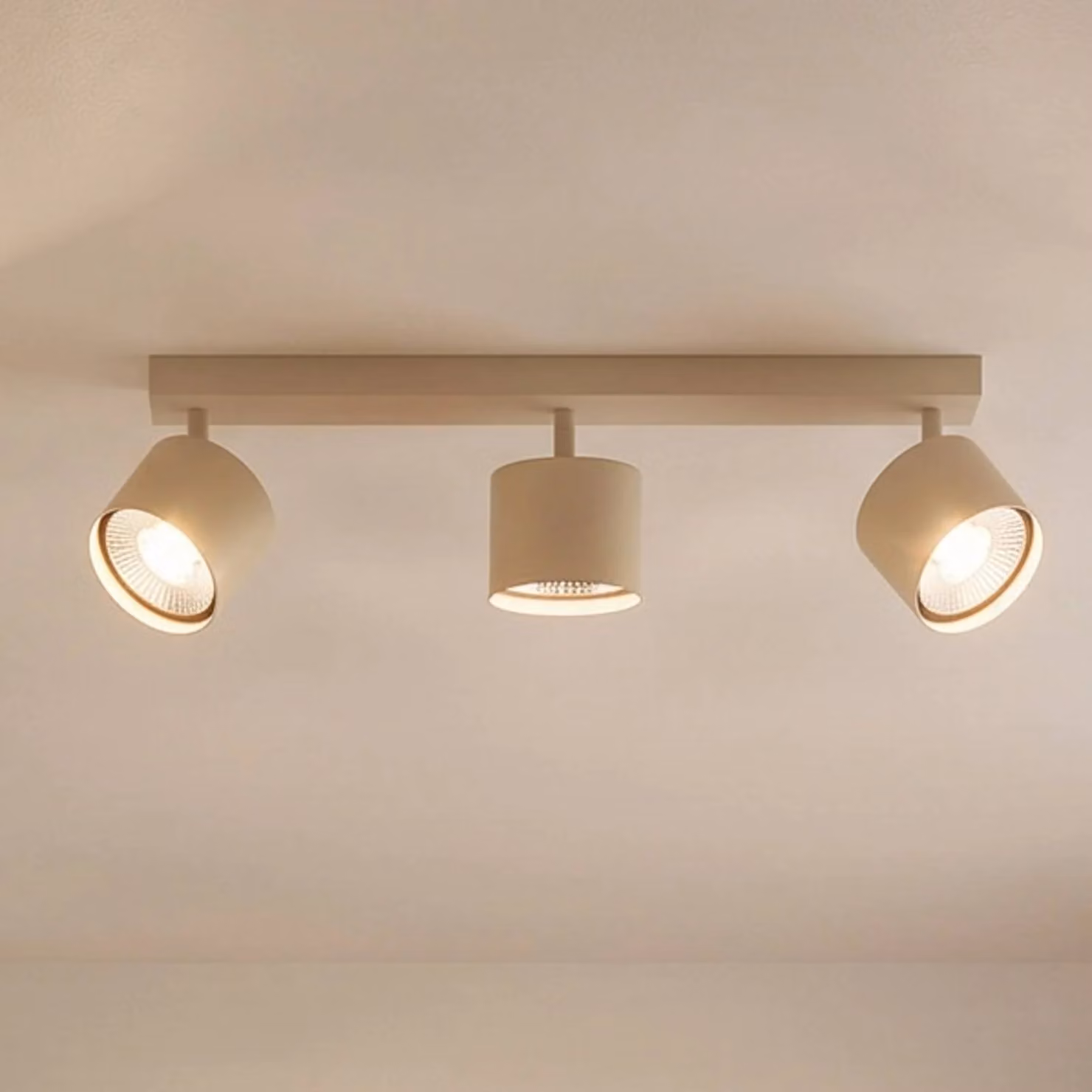 Faretto da soffitto Chloe, color crema, a 3 luci, orientabile, GU10 Chloe Argon, dimmerabile, Crema / Ambra, Soggiorno / Sala da pranzo, Metallo, Moderno