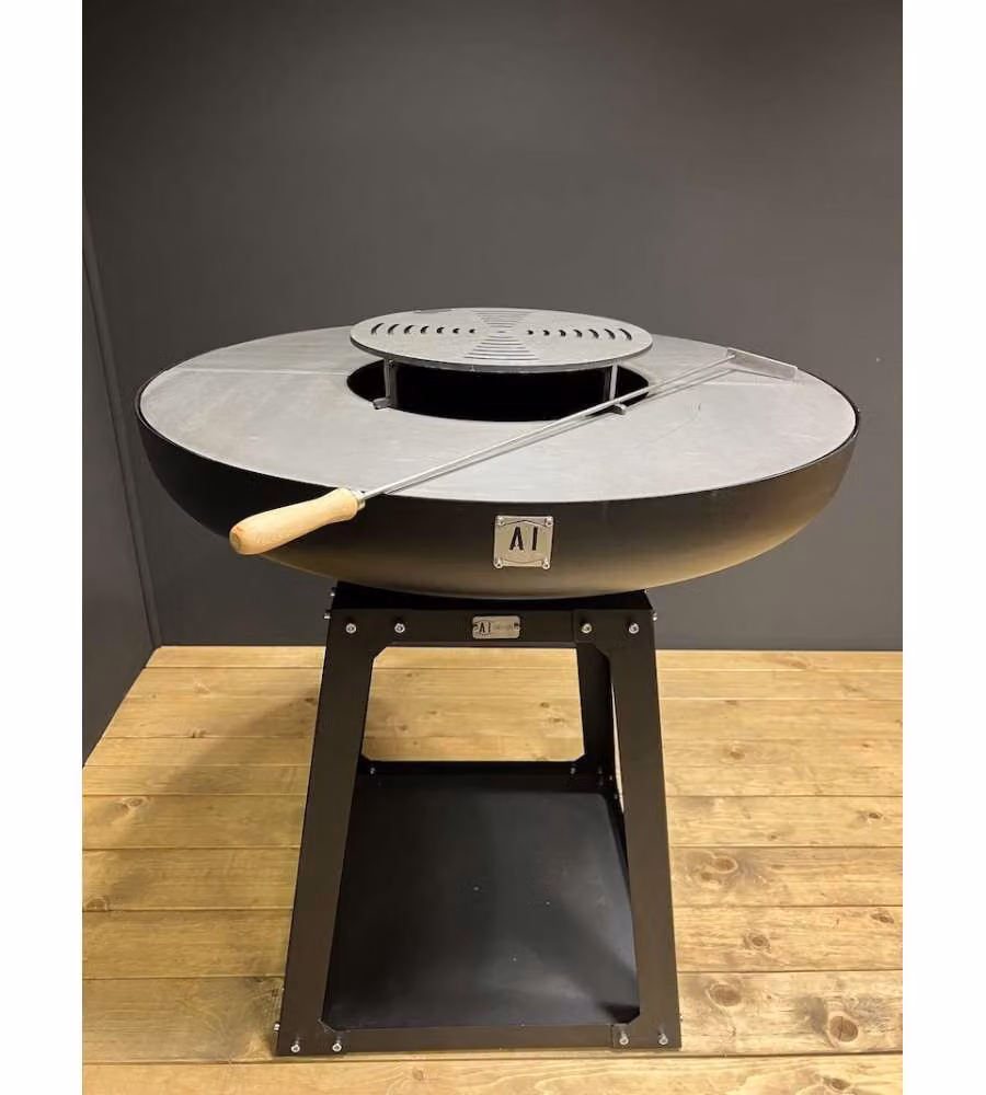 Barbecue da esterno professionale B&B Artigianato Italiano Design Gualdo Tadino Braciere Pro 900 in acciaio nero per legna e carbone