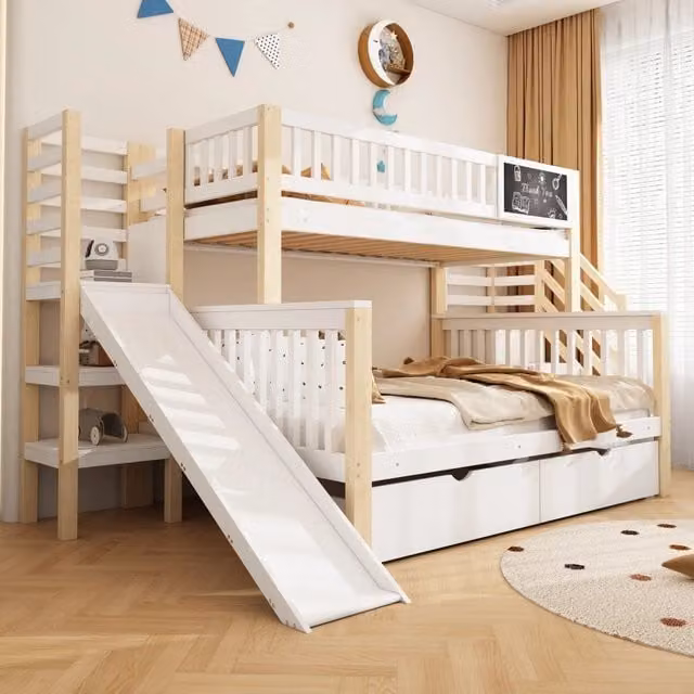 Letto a castello a casetta in legno di pino bianco naturale per bambini 140x200+90x200 con scala contenitore, scivolo e lavagnetta