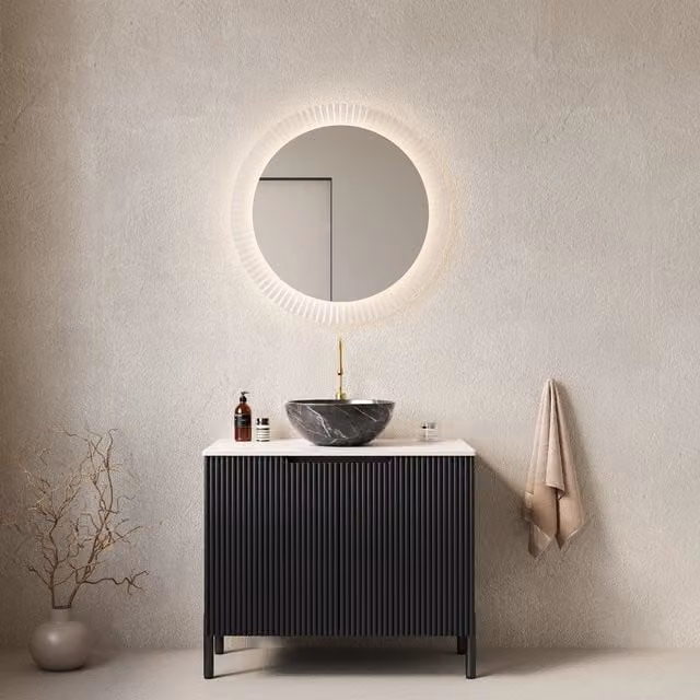 TURIO Mobile lavabo bagno 76 cm, piano in pietra sinterizzata Carrara bianca con bacinella nera effetto pietra, mobile nero a righe con doppie ante