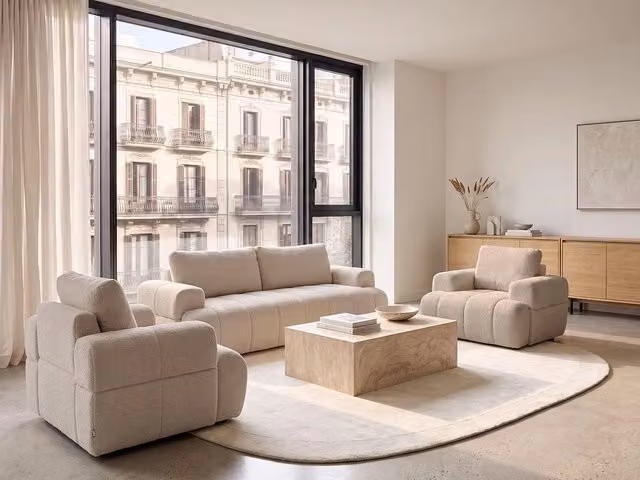 Set soggiorno beige in bouclé con divano e poltrone 5 posti con braccioli stile Japandi moderno