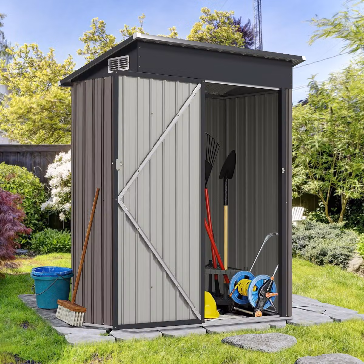 Casetta da giardino Costway in metallo grigio con tetto inclinato e ventilazione, Capanno da esterno L: 150 cm, P: 90,5 cm, H: 185 cm