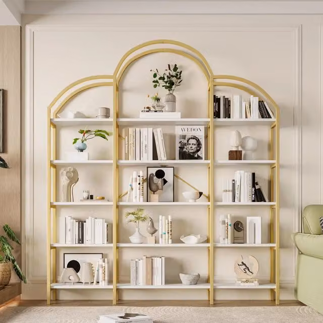 Libreria moderna REDOM con 5 ripiani in MDF e metallo, colore bianco e oro, L: 170 cm, P: 26 cm, H: 190 cm