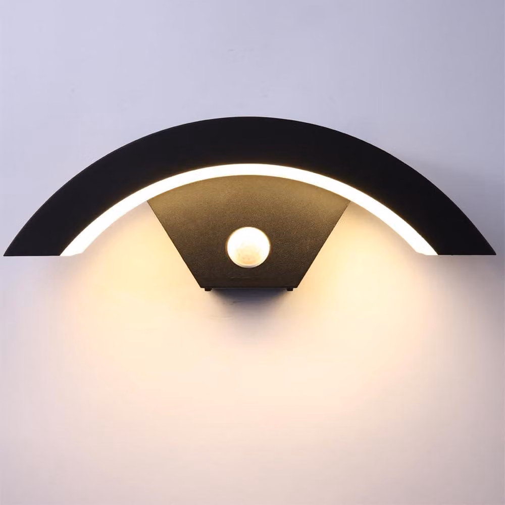 Lampada da parete esterna con sensore di movimento - 12W, luce calda (3000K) - Corpo in alluminio
