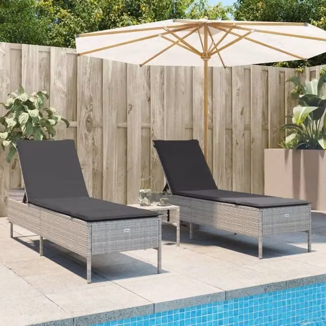Lettino Prendisole 2 pz con Cuscini Grigio Chiaro in Polyrattan 3261592