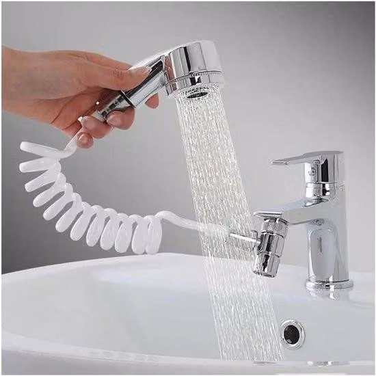 Soffione universale - Semplice e versatile - Adatto per lavandini - Con tubo flessibile - Adatto per lavandini, soffioni doccia e rubinetteria - Si fissa con nastro biadesivo - Pratico e compatto