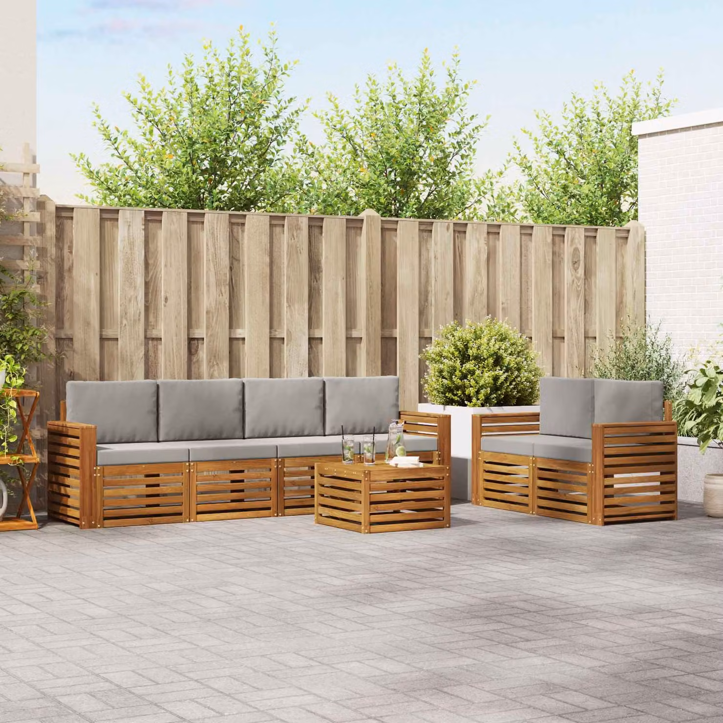 Set di divani da esterno vidaXL a forma di L composto da 7 pezzi in legno di acacia con cuscini, colori beige, grigio e marrone