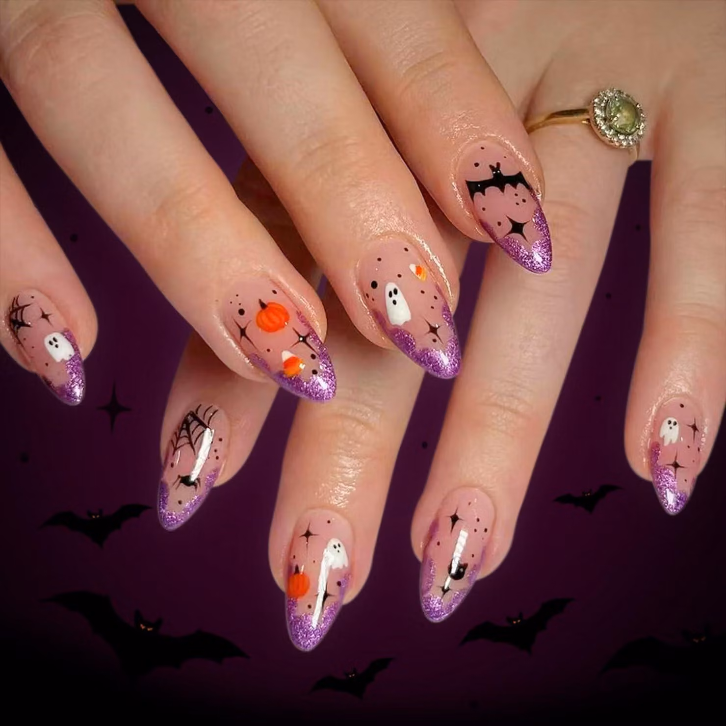 Unghie finte di media lunghezza, color lilla, con glitter e motivo "French tip" a tema Halloween, set da 24 pezzi