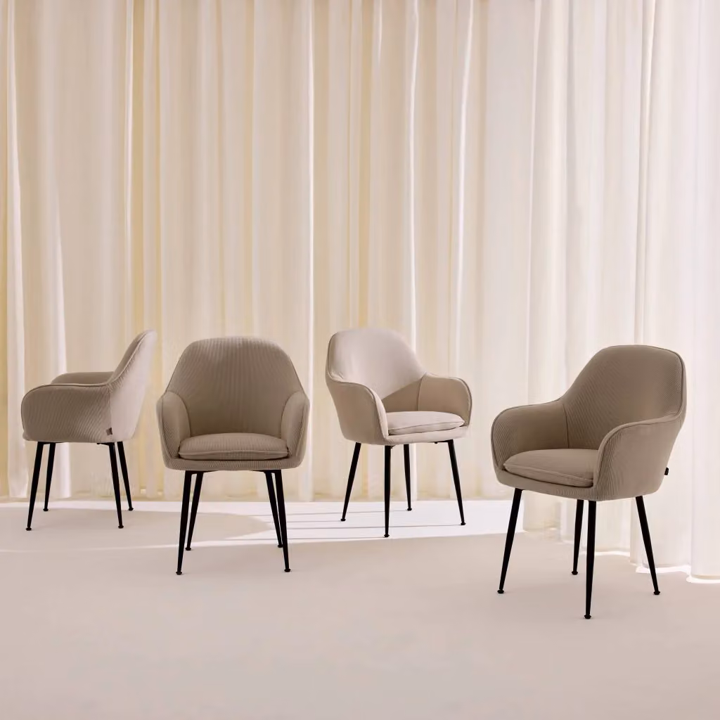 Set di 4 poltrone moderne Sweeek in velluto a coste beige con gambe in metallo nero – 2