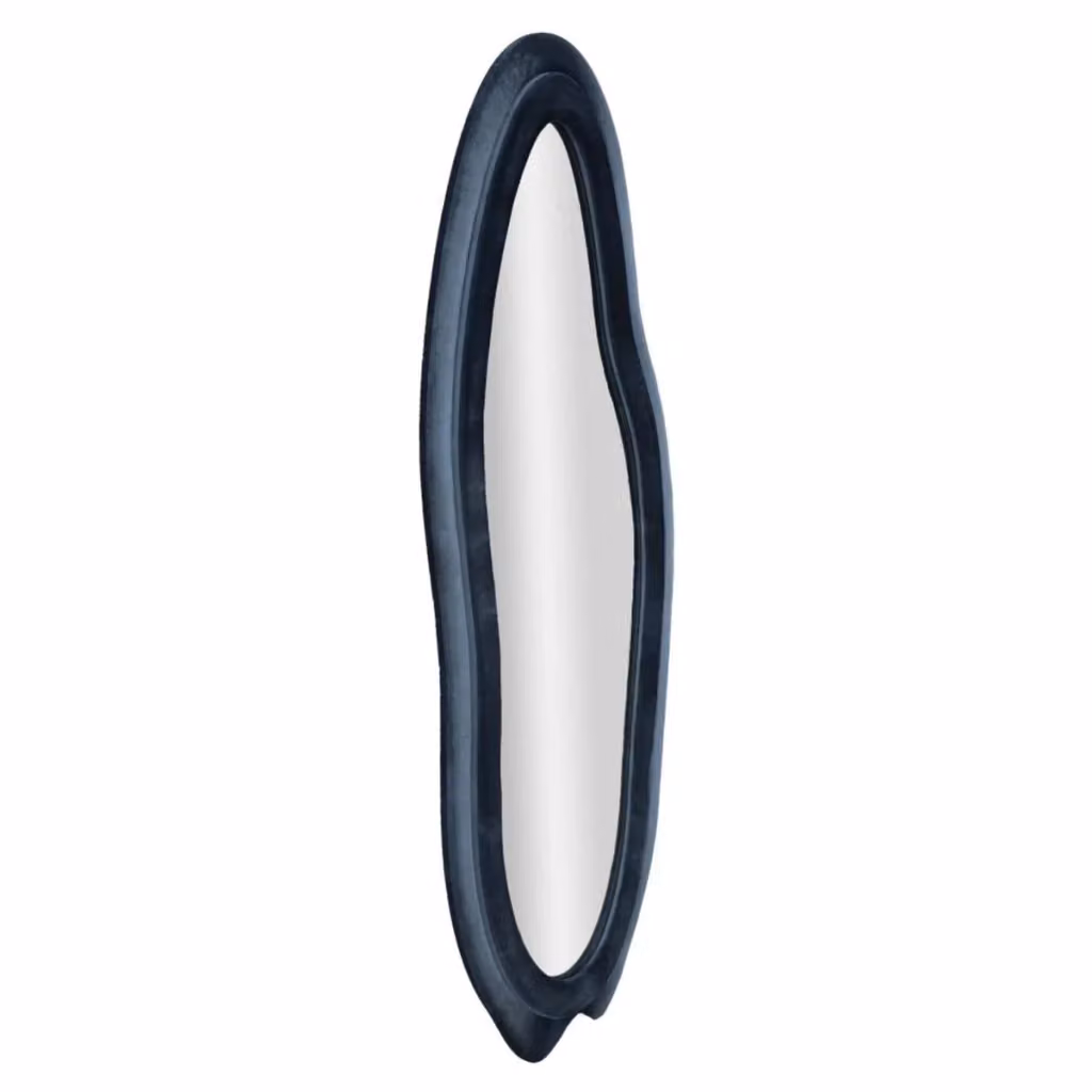 Specchio da parete Chanele Vikasa Home con forma organica in velluto blu, L: 67 cm, H: 166 cm – 2