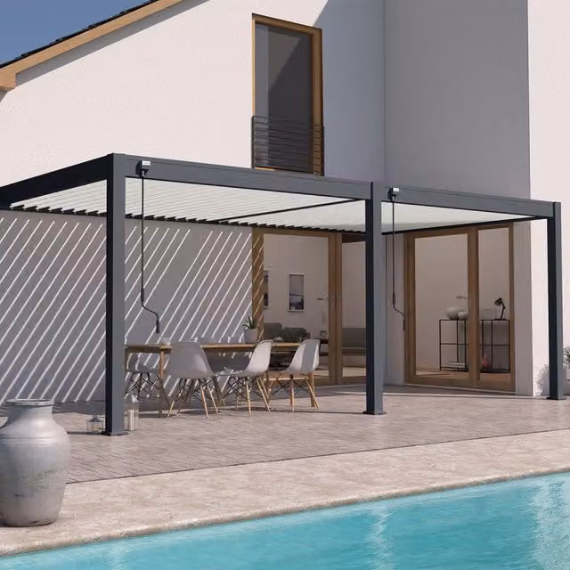 Pergola bioclimatica adossata Ombrea VS bicolore con 2 tende bianche L: 6 m, P: 3 m, H: 2,57 m