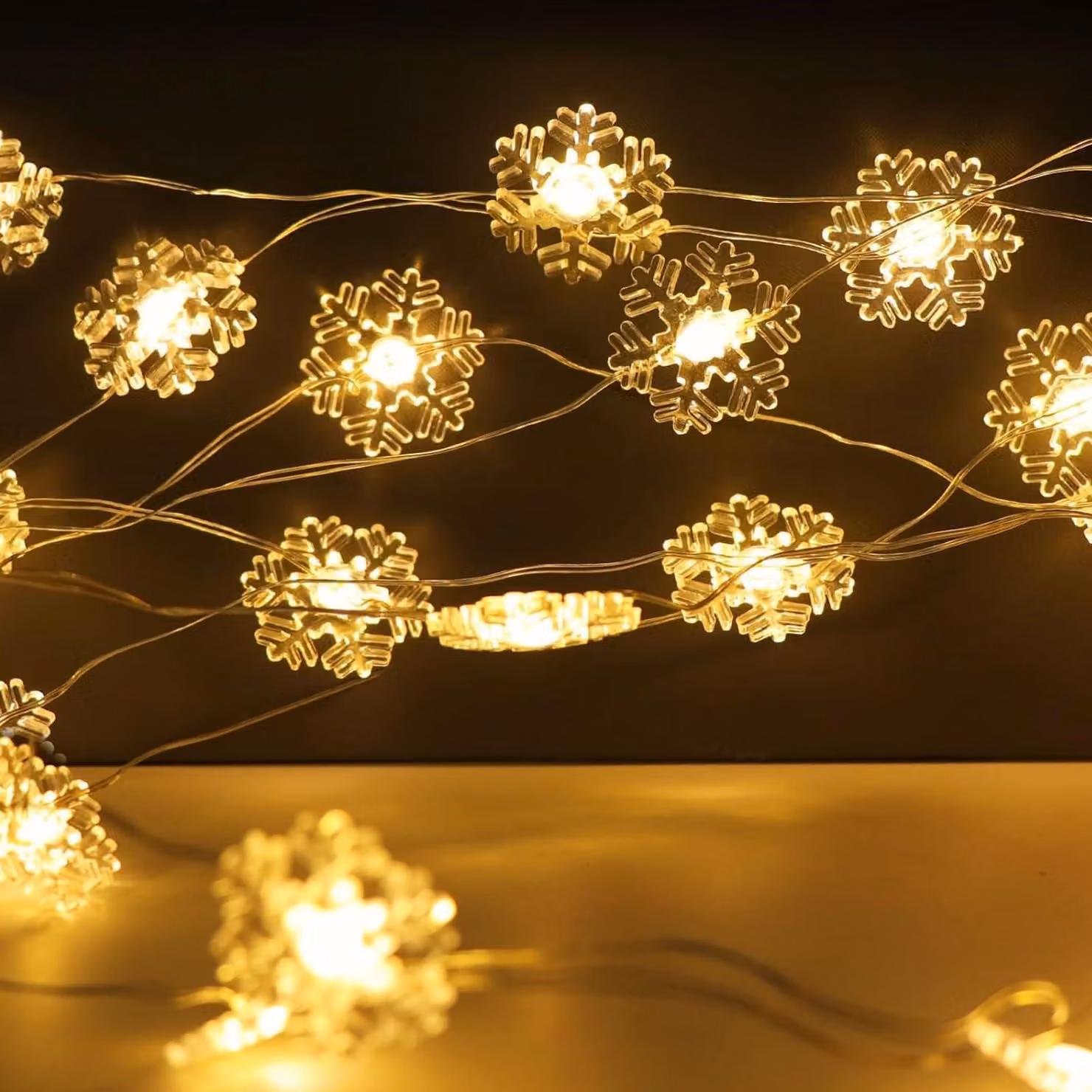 Catena luminosa a forma di fiocchi di neve a LED, 2 metri, 20 LED bianco caldo, alimentata a batteria