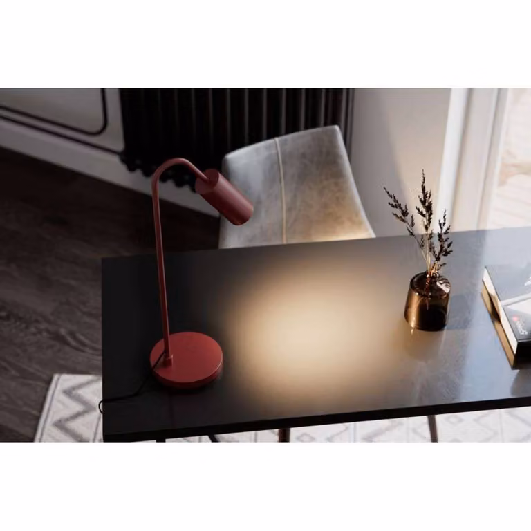 By Rydéns Lampada da tavolo Curve, Rosso, Studio / Ufficio, Metallo, Moderno, Lampada da tavolo