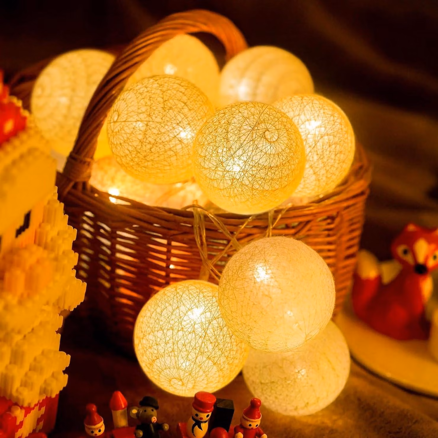 Catena luminosa con palline di cotone, lunghezza 3 metri, 20 LED, luce bianco caldo, alimentazione a batteria