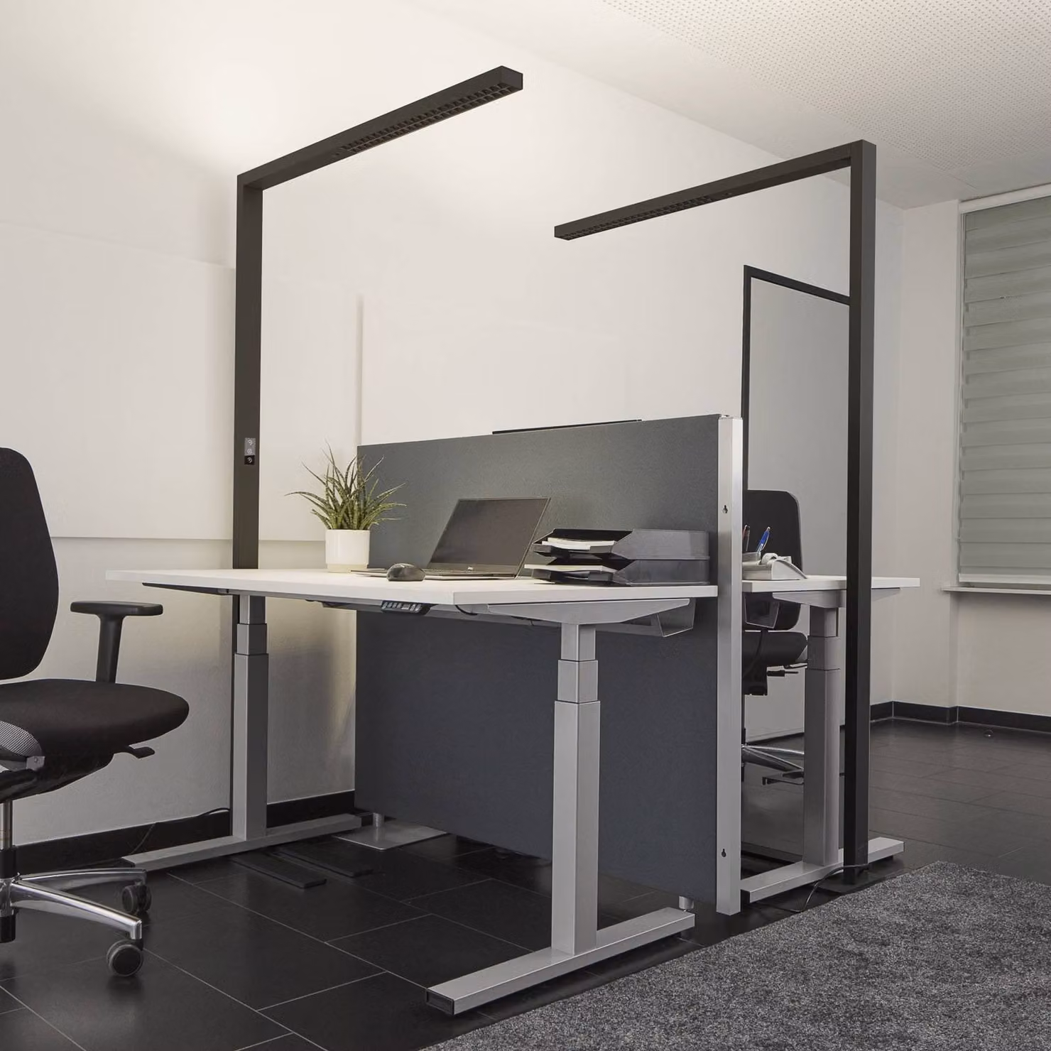 Arcchio Lampada da terra per ufficio Jolinda, set di 2, nero, 4.000K Jolinda Arcchio, dimmerabile, Nero, Studio / Ufficio, Alluminio, Moderno