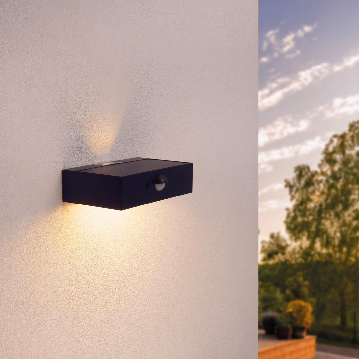 Lampada da parete solare a LED, 3W, 3000K, grado di protezione IP65, 220 lumen, con sensore di movimento