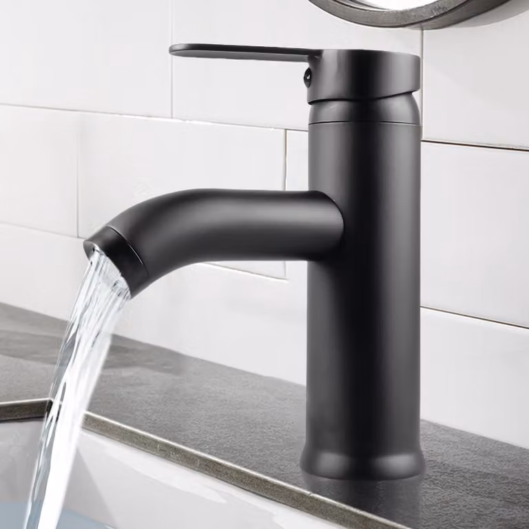 Rubinetto elegante in acciaio inossidabile per lavabo, con due manopole