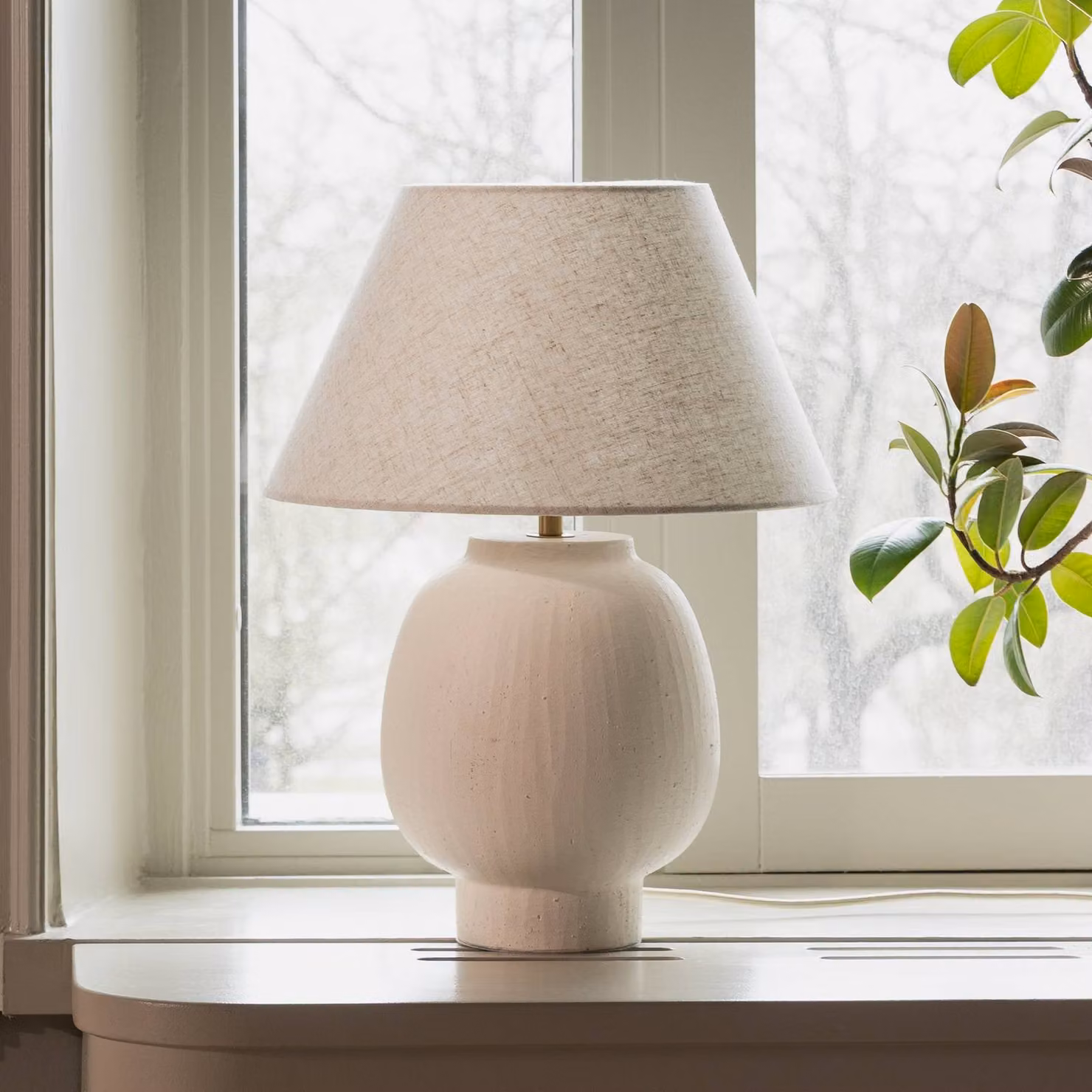Globen Lighting Lampada da tavolo Lorenzo, Crema / Ambra, Soggiorno / Sala da pranzo, Ceramica, Scandinavo, Lampada da tavolo