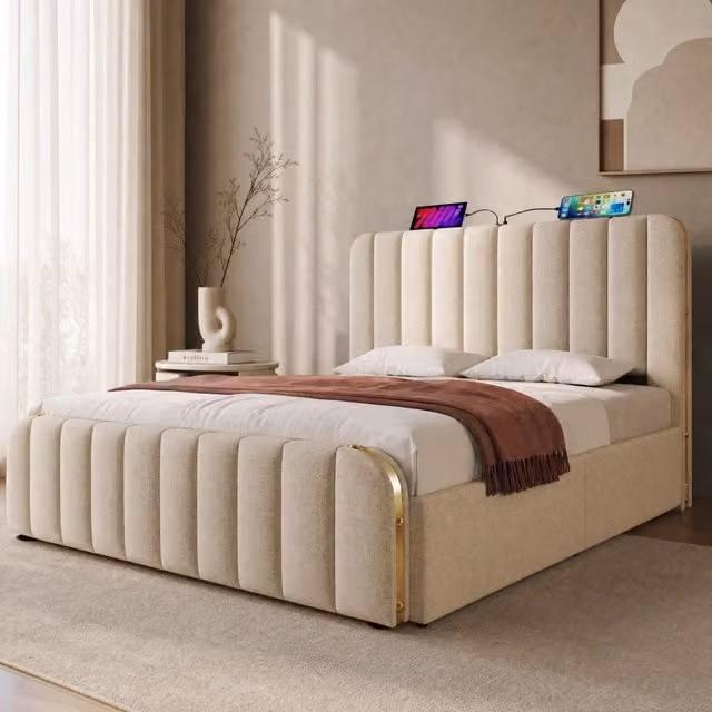 Letto matrimoniale 160x200 cm in lino beige con testiera imbottita, strisce dorate e funzione ricarica USB Tipo-C, contenitore idraulico senza materasso