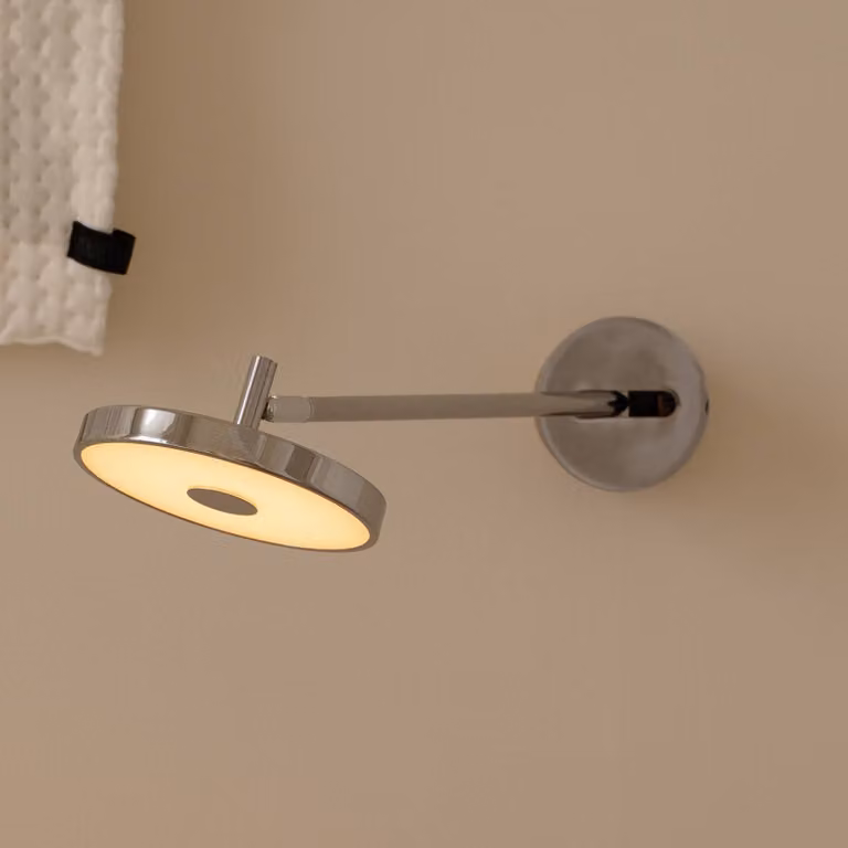 UMAGE Applique da parete di design Asteria LONG HW, dimmerabile, Alluminio / Grigio / Zincato, Soggiorno / Sala da pranzo, Metallo, Design, Applique