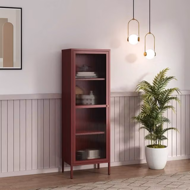 Armadio a vetrata Säkylä en.casa con 4 scomparti in metallo e vetro, colore rosso vino, H 150 cm x L 50 cm x P 35 cm