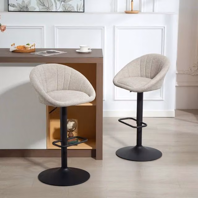 Set da 2 sgabelli alti REDOM girevoli regolabili in tessuto beige