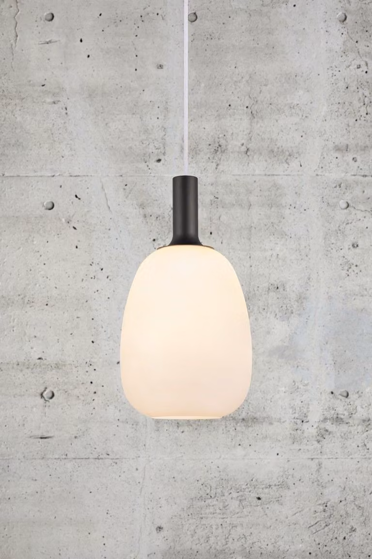 Lampada a sospensione Alton Lampada a sospensione Ø 23 cm bianco opale / nero