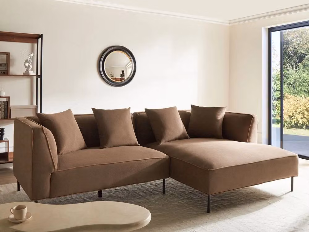 Divano angolare a 3 posti BELIANI in tessuto marrone con orientamento a sinistra e cuscini decorativi per il tuo soggiorno in stile moderno L/P/H: 271 x 154 x 80 cm – 2