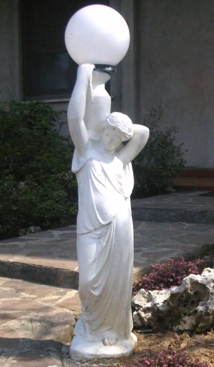 Casa Padrino Lampada da giardino scultura liberty donna bianca h. 120 cm