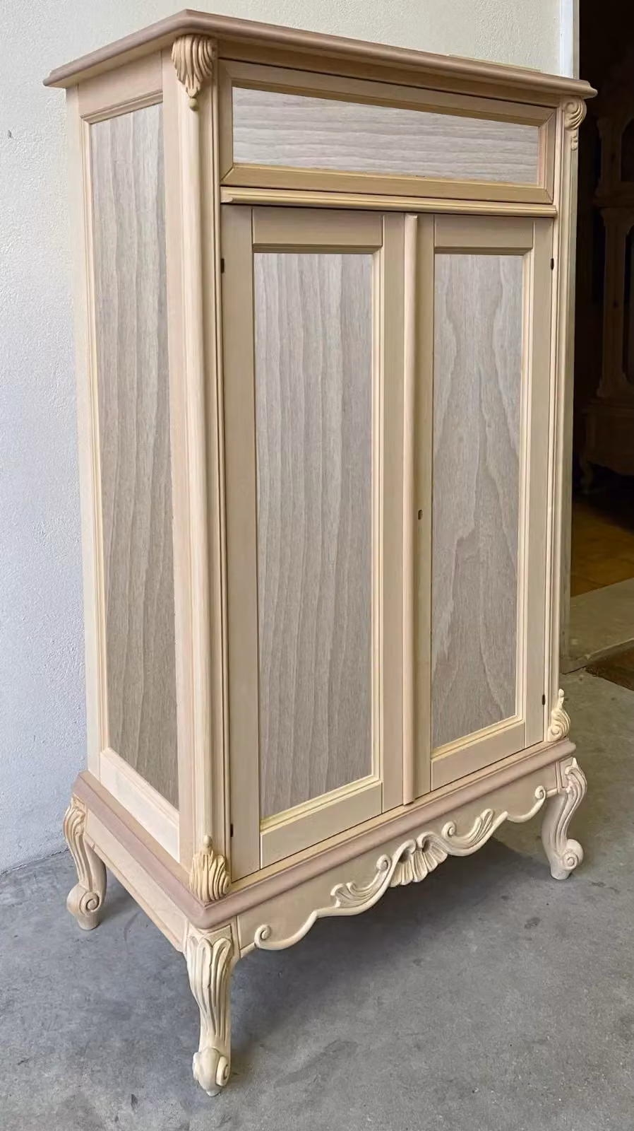 Scarpiera classica barocca Mobili 2G in legno di faggio e pino non trattato con 2 ante e 1 cassetto L: 87 cm, P: 48 cm, H: 148 cm – 2