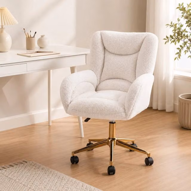 Sedia da ufficio girevole in tessuto bouclé bianco con base dorata e ruote, H 92,5 x L 64 x P 62 cm