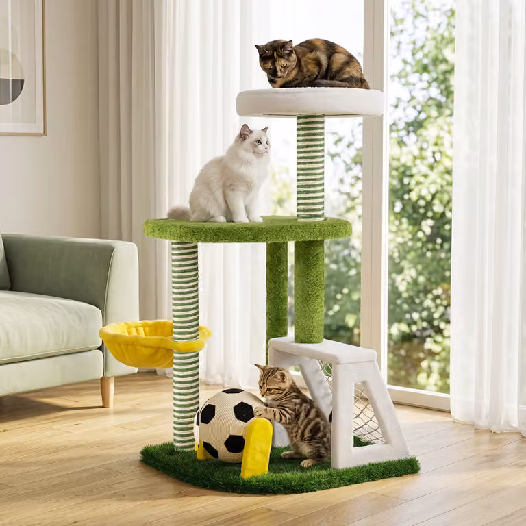 Albero tiragraffi per gatti Costway a tema calcio con torre, 2 piattaforme e pali in sisal, multicolore e verde