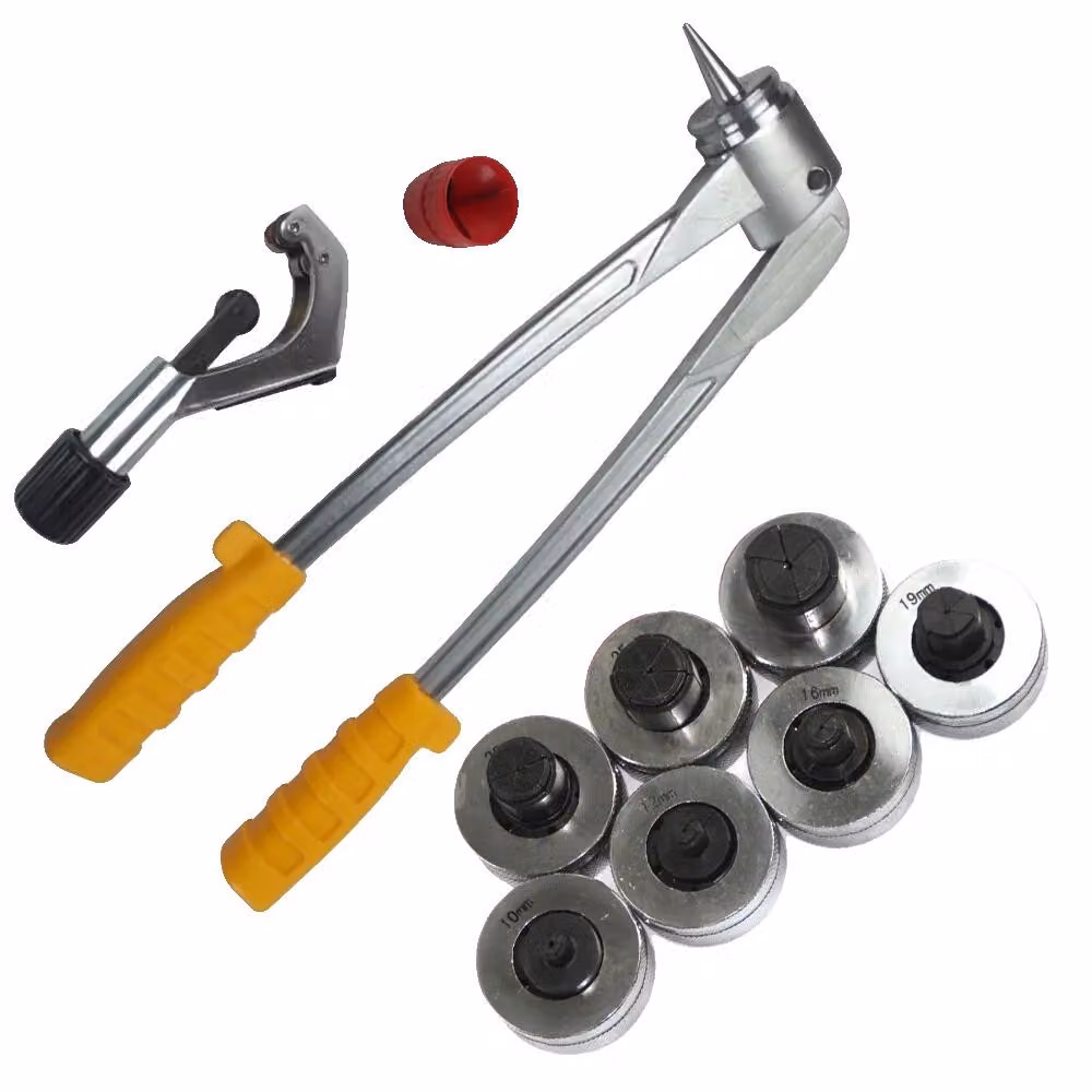 Set per la preparazione di tubi, compatibile con tubi da 10 mm a 28 mm, dotato di diversi connettori di espansione, troncatubi per tubi da 4 mm a 28 mm, costruzione robusta e duratura, fornito con custodia per gli utensili