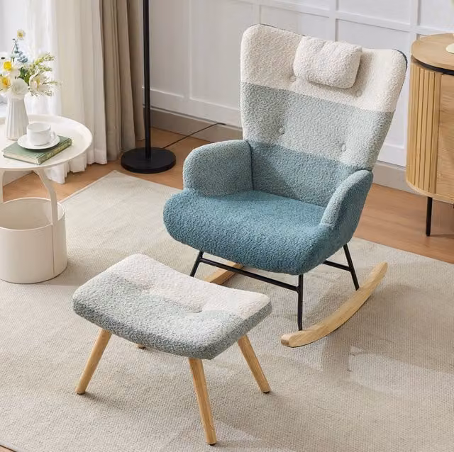 Sedia a dondolo MODFU con poggiapiedi e schienale alto 95 cm in tessuto bouclé multicolore a righe