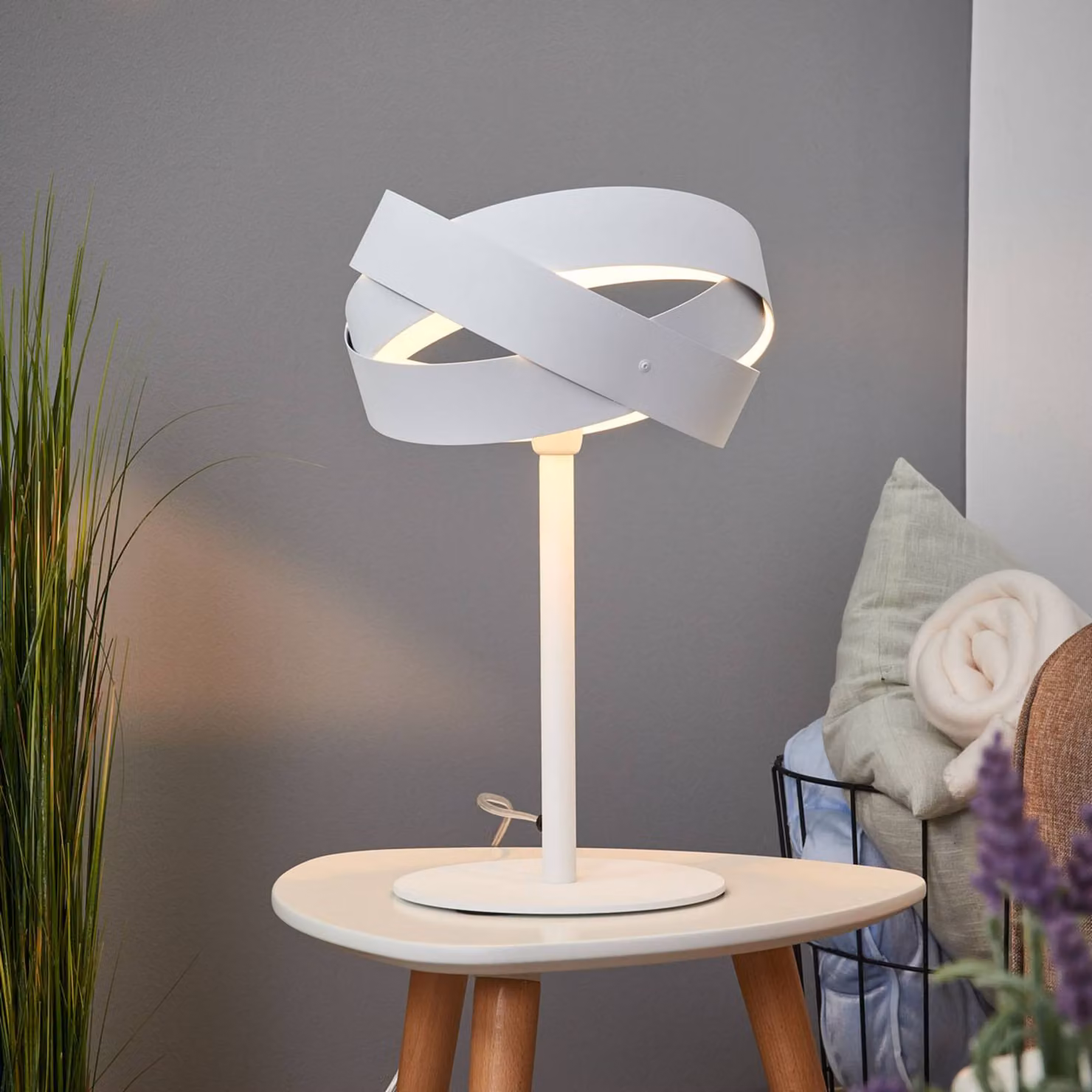 Lampada da tavolo Tornado Domiluce, Bianco / Opale, Soggiorno / Sala da pranzo, Metallo, Moderno, Lampada da tavolo