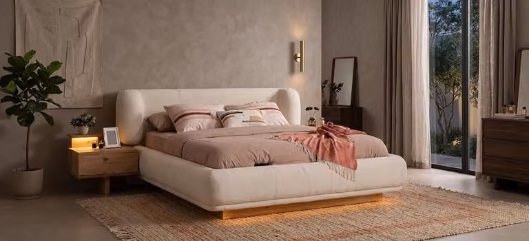 Set per camera da letto: letto, 2 comodini, design moderno, colori chiari, atmosfera accogliente