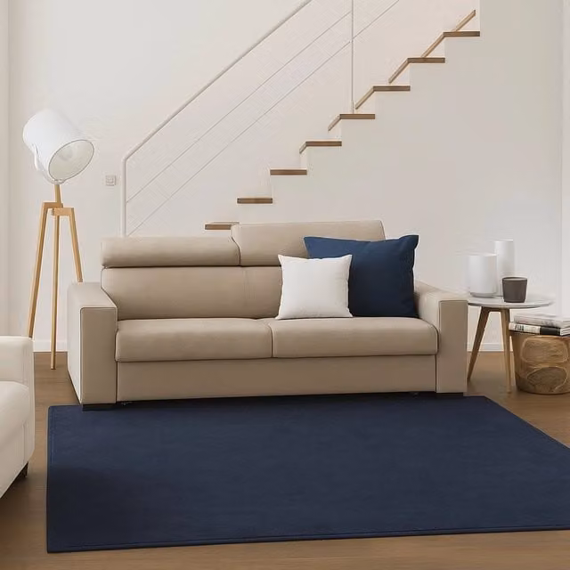 Divano a 2 posti Schiavo Talamo Italia, modello moderno in tessuto beige con poggiatesta regolabili, L: 200 cm, P: 95 cm, H: 85 cm