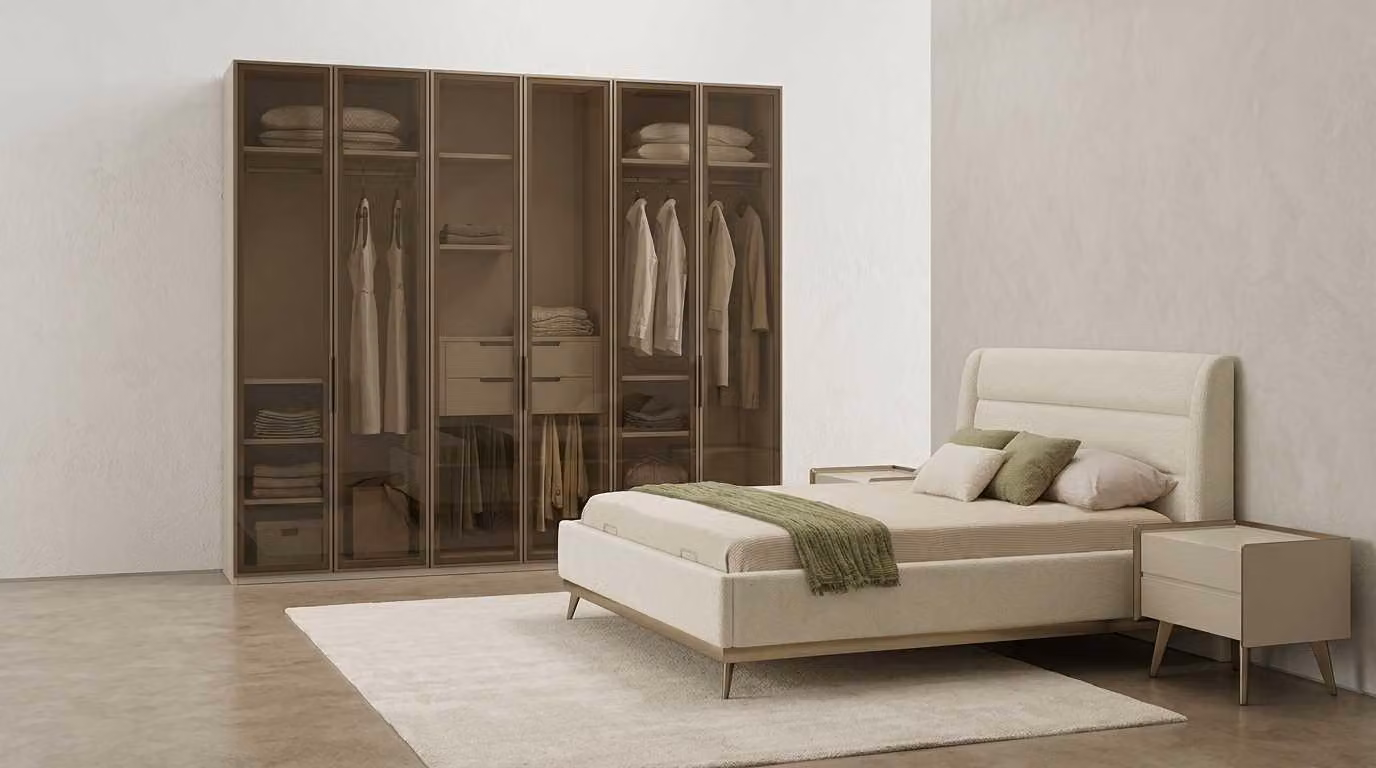 Set per camera da letto beige, moderno e composto da letto, armadio e comodini