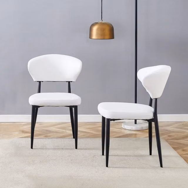 Set di 2 sedie da pranzo MINIMAL con schienale curvo, design moderno in ecopelle bianca e struttura in metallo